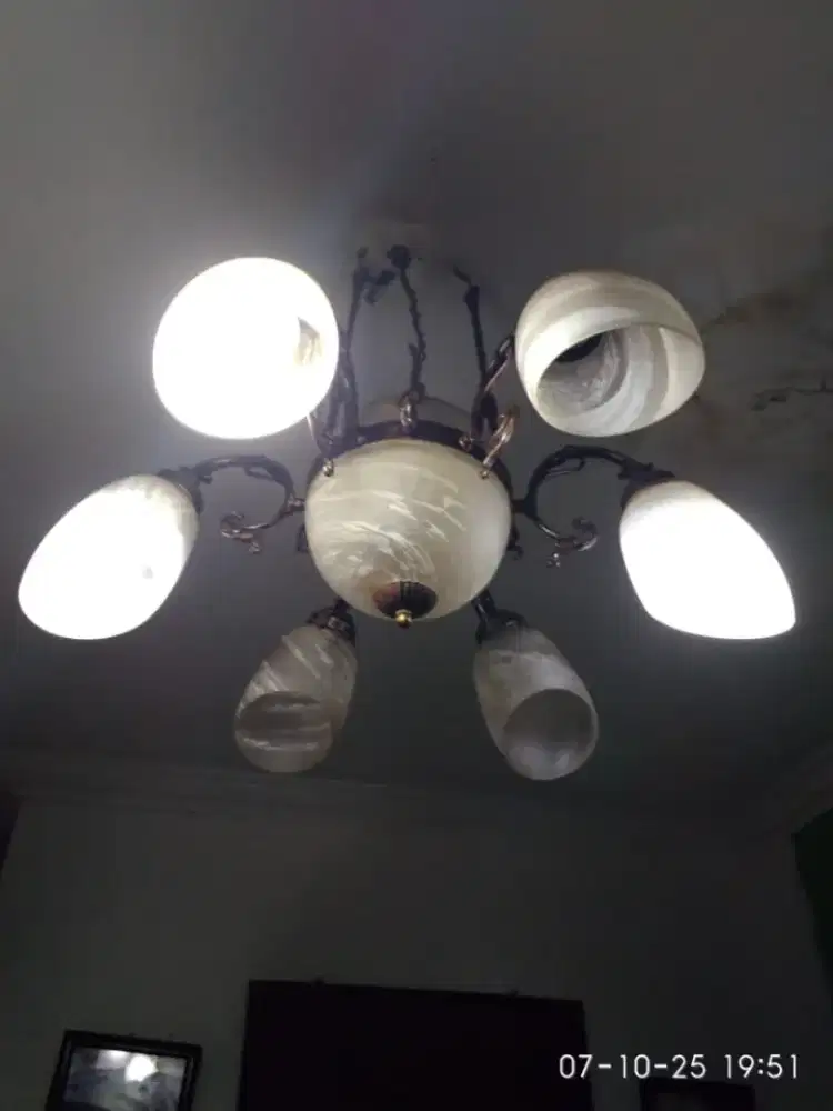 Lampu Gantung Antik, mines tiang penyangga hilang satu