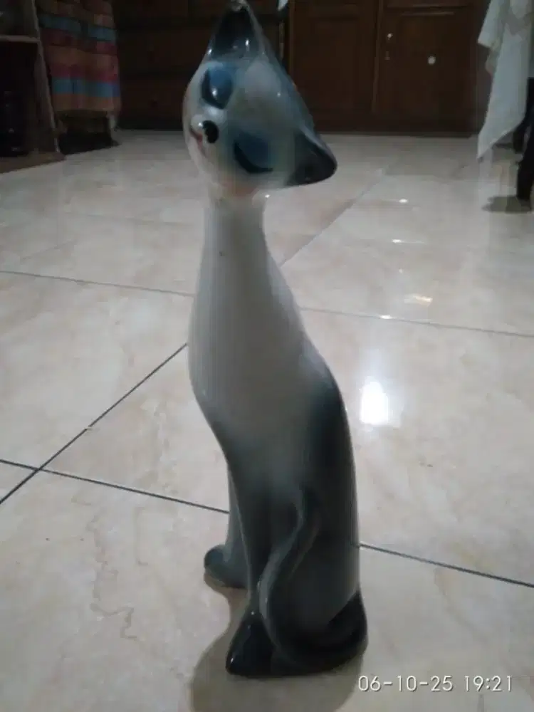 Patung Kramik Kucing Antik