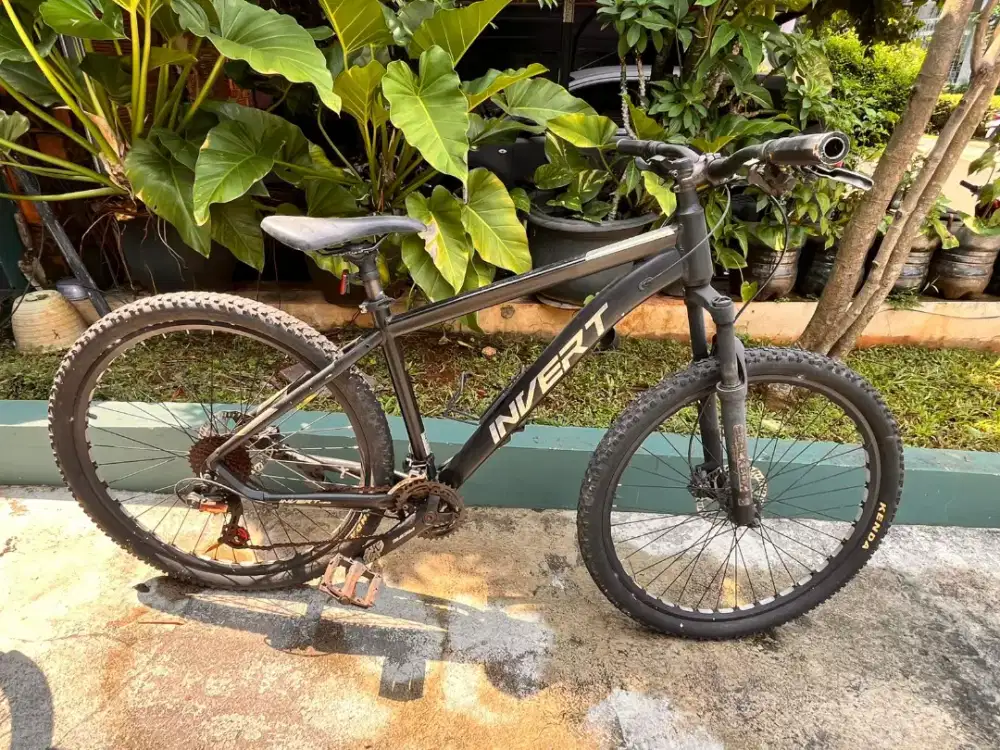 Sepeda invert jarang di pakai, kondisi terawat baik
