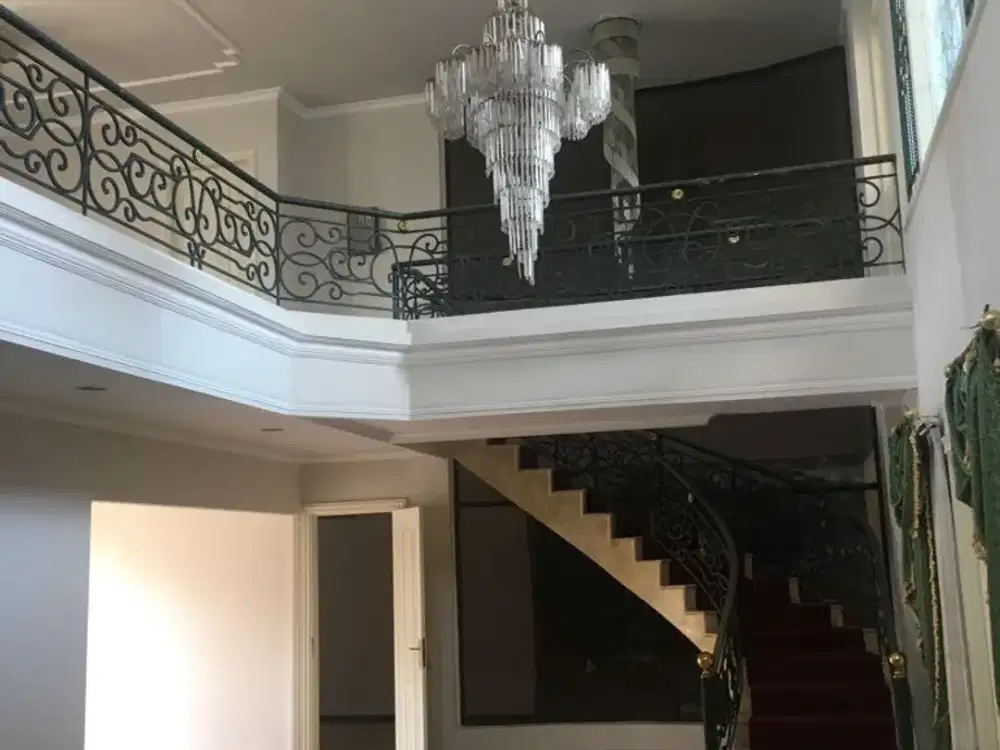 DIJUAL RUMAH CLASSIC SEMI FURNISH DHARMAHUSADA