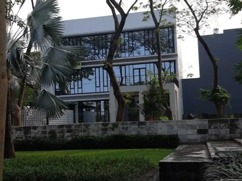 Gedung Komersial Perkantoran Di Jalan Raya Woodland Citraland