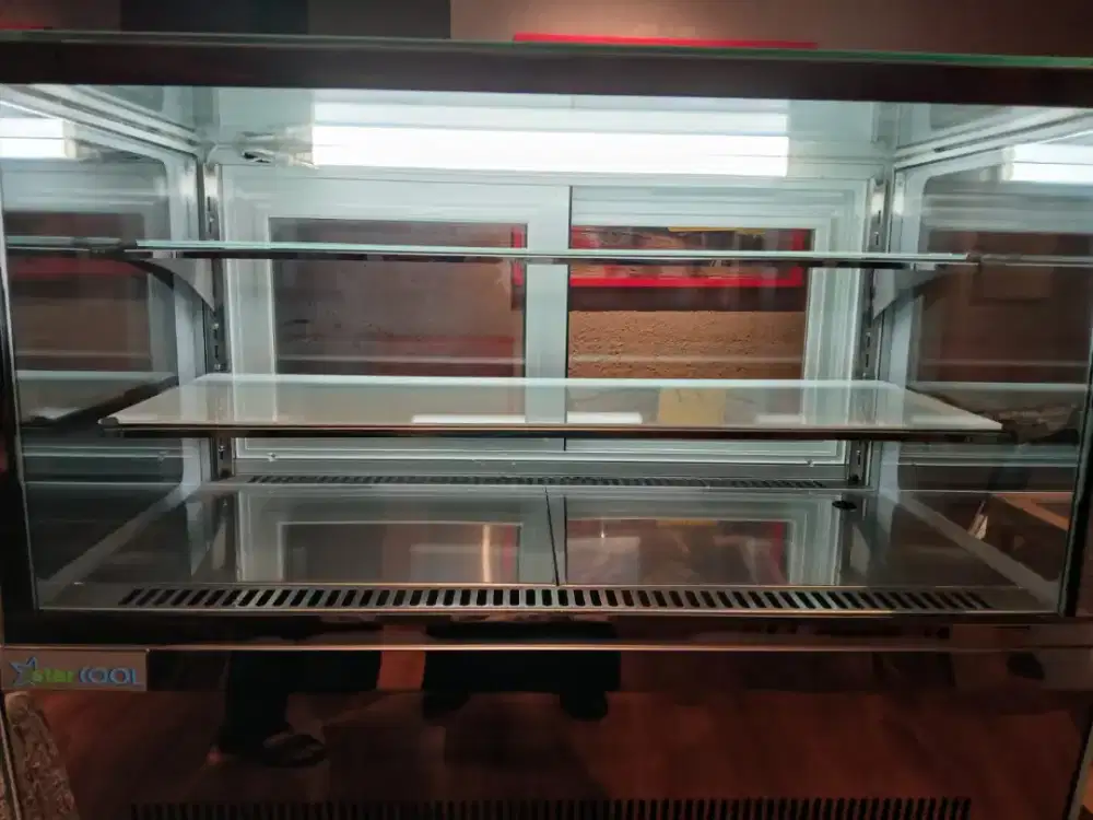 DISPLAY KUE BARU SEKALI PAKAI