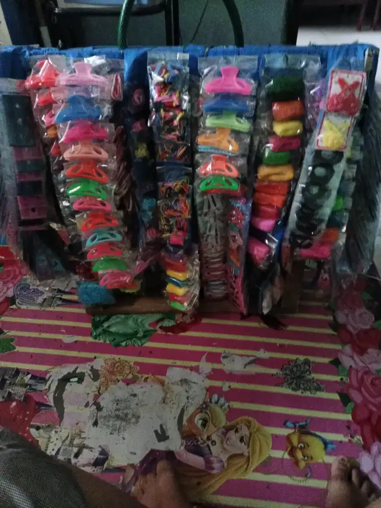 Jual perhiasan wanita dan alat rumah tangga