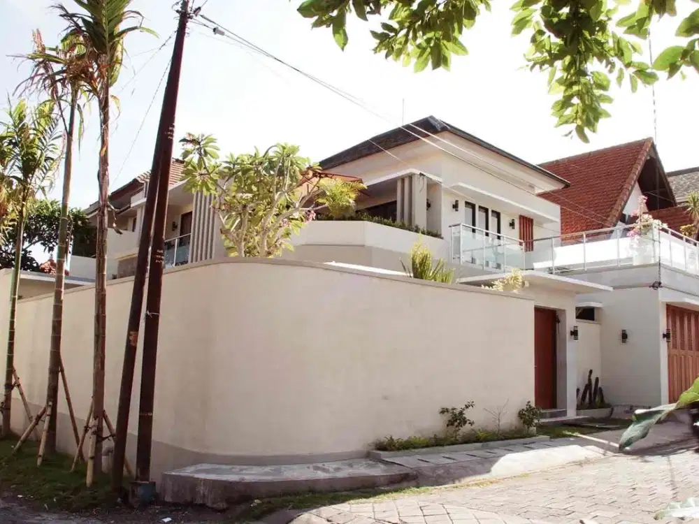 Di Villa 2 Lantai dengan kolam renang  , Kerobokan Kuta Utara Badung - Bali