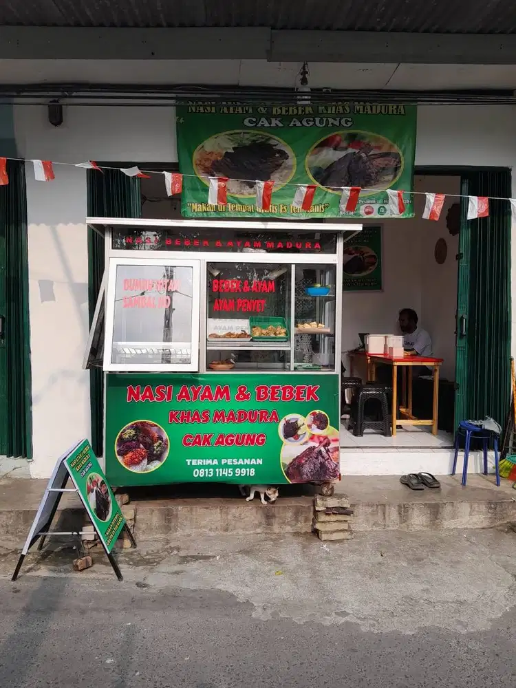 Pengurus Warung Nasi Bebek Madura Cak Agung - Rawa Geni Depok