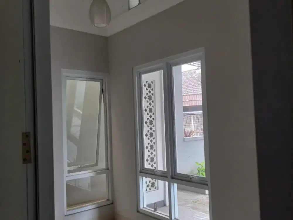 dijual rumah di Turangga buah batu