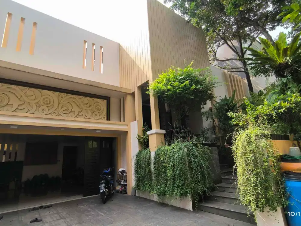 Dijual Rumah di Pondok Indah di Jl.Sekolah Duta ada Kolam Renang lokasi Eksclusive