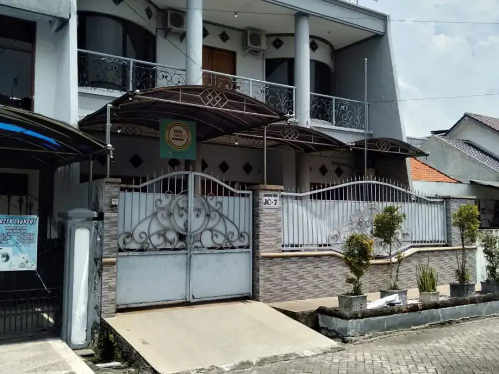 Dijual Rumah Second 2 Lantai Kawasan Jemursari Surabaya