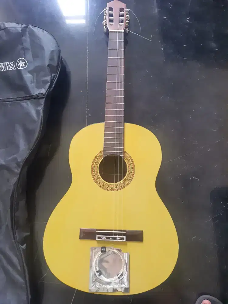 JUAL GITAR YAMAHA C 315