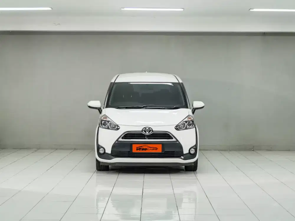 TDP 18jt !!! Sienta V 1.5 Matic - White on Brown - Very Good Condition