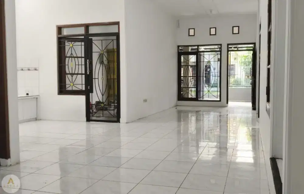 Rumah di kopo indah baru renov dan siap huni