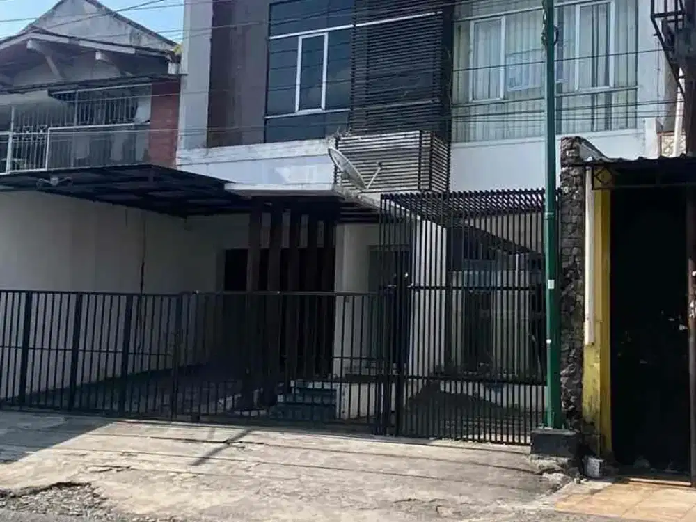 Di sewakan bangunan 2 lantai cocok utk kntor ataw usaha