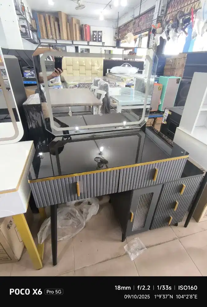 Meja rias led luxury