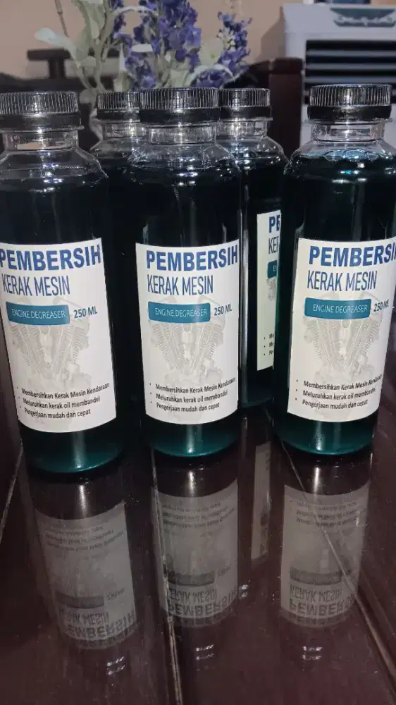 Pembersih kotoran pada mesin dan body mobil