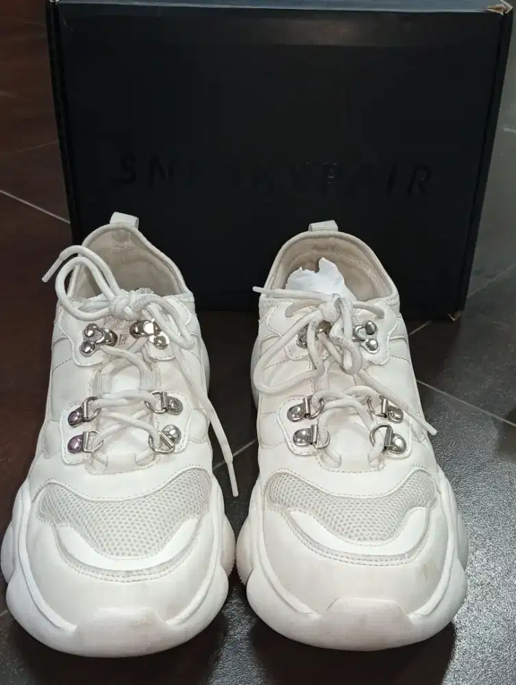 SNEAKY PAIR UKURAN 39