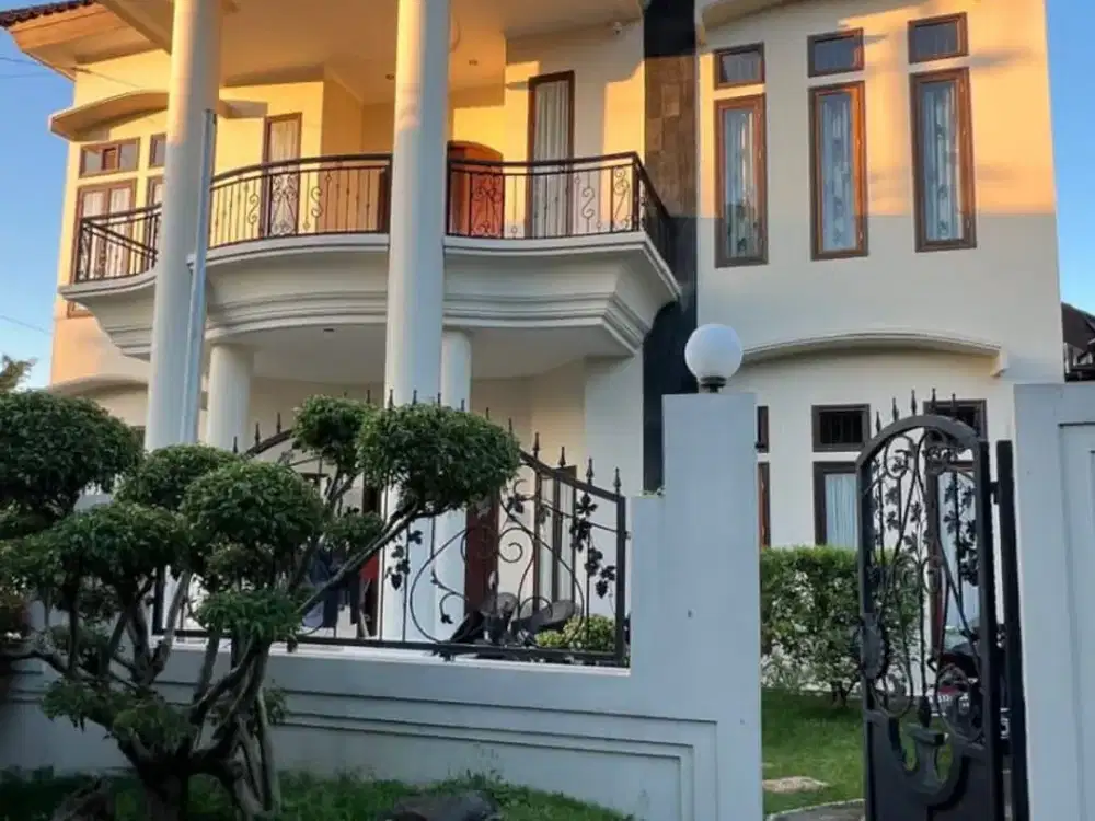 Rumah Mewah di Tembalang, Semarang.