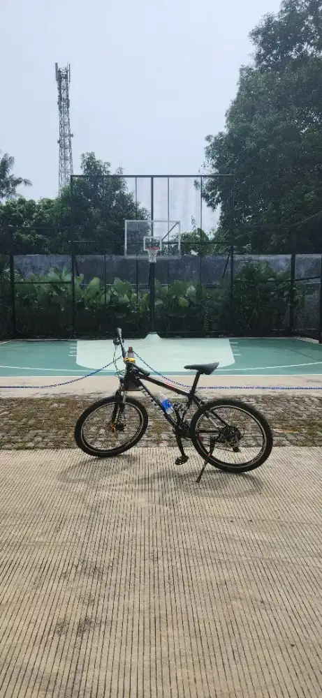 Sepeda MTB United Nucleus size M