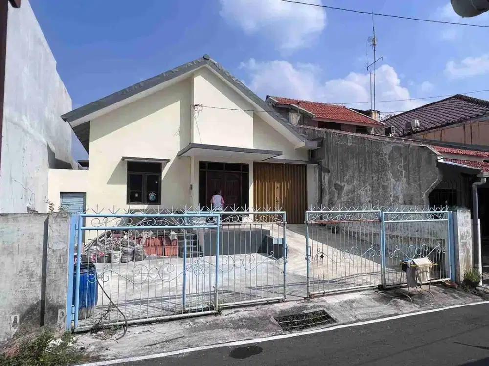 RUMAH DISEWAKAN DI SEMARANG TENGAH 3 KAMAR TIDUR BISA UNTUK TEMPAT TINGGAL DAN USAHA TRUK TRONTON MASUK