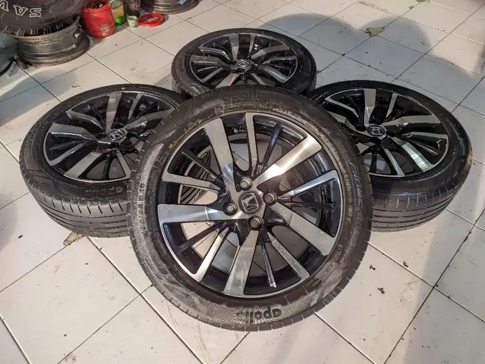 R16 Rep City Hattback 4x100+Ban 195 55 80%