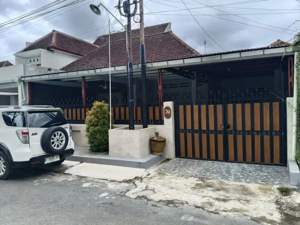 Rumah Kuno Terawat Di Simpang Ijen Malang