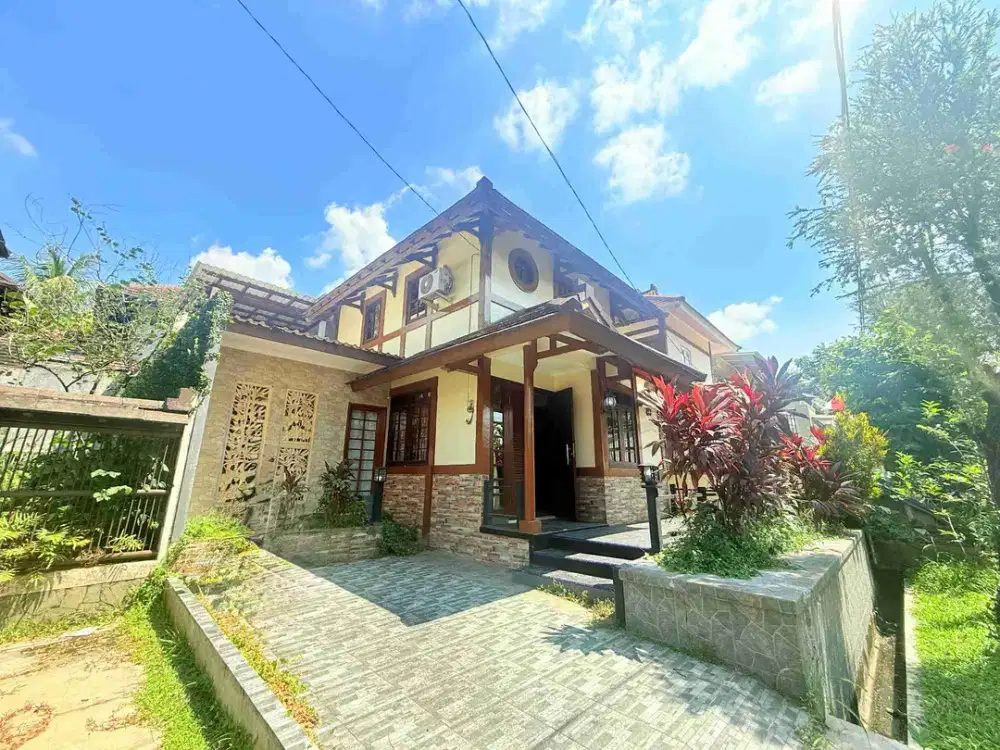 Rumah cantik sakura Jepang depan green area view gunung di Sentul City Bogor