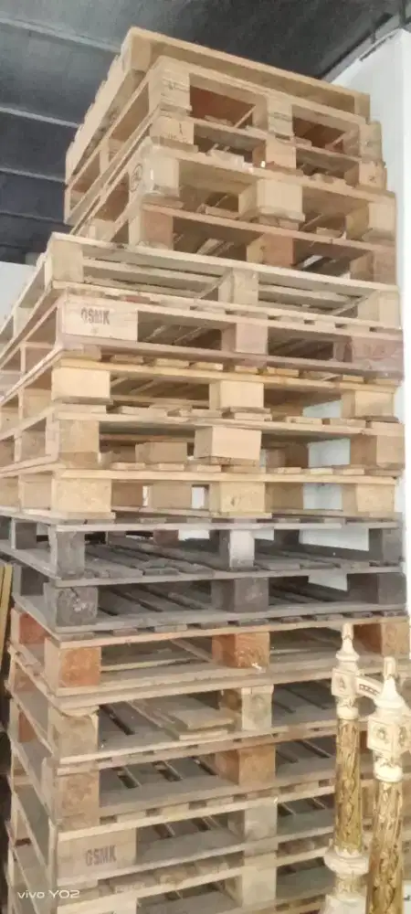 Cuci gudang palet kayu