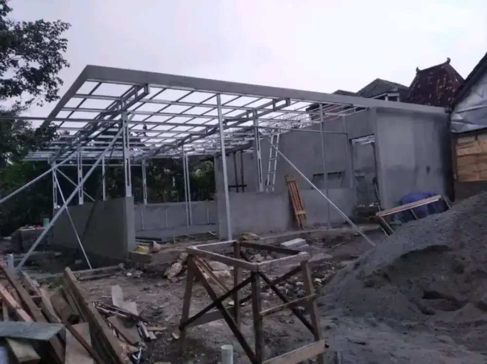 Baja ringan dan plafon pvc terpasang + matrial