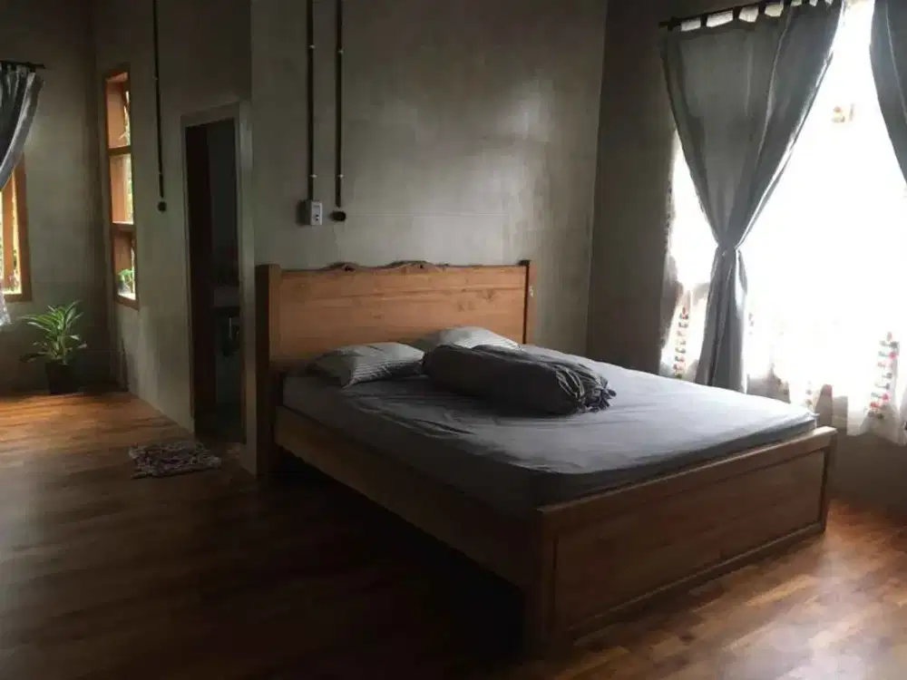 Di Jual Rumah Berkonsep Villa di Kota Blitar