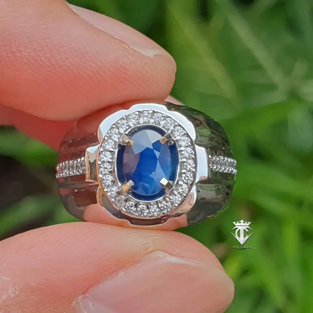 Batu Permata Natural Blue Sapphire Madagascar 1.20Ct Heat IGC Lab Memo