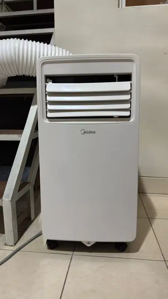 Dijual Ac Portable Midea 1/2 PK masih gress 99%
