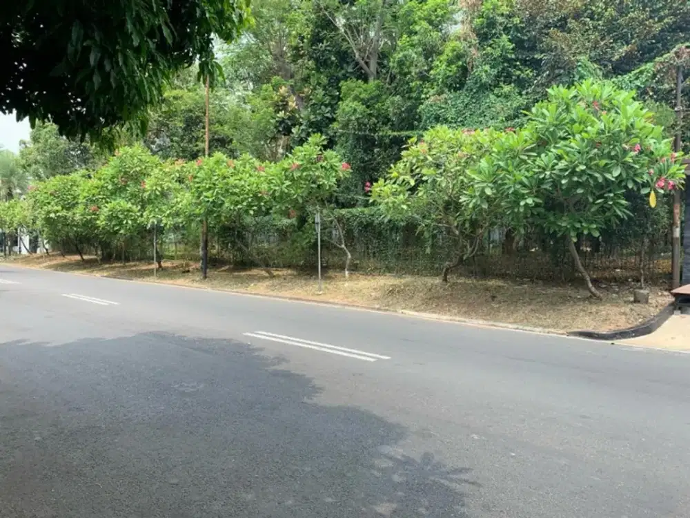 Kavling luas datar nyaman dan strategis di Pondok Indah Jaksel.