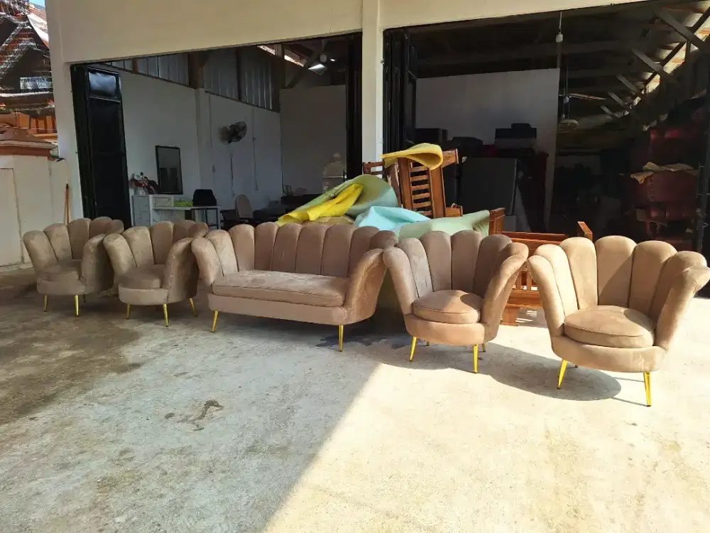 Kursi pelaminan kerang bludru lembut