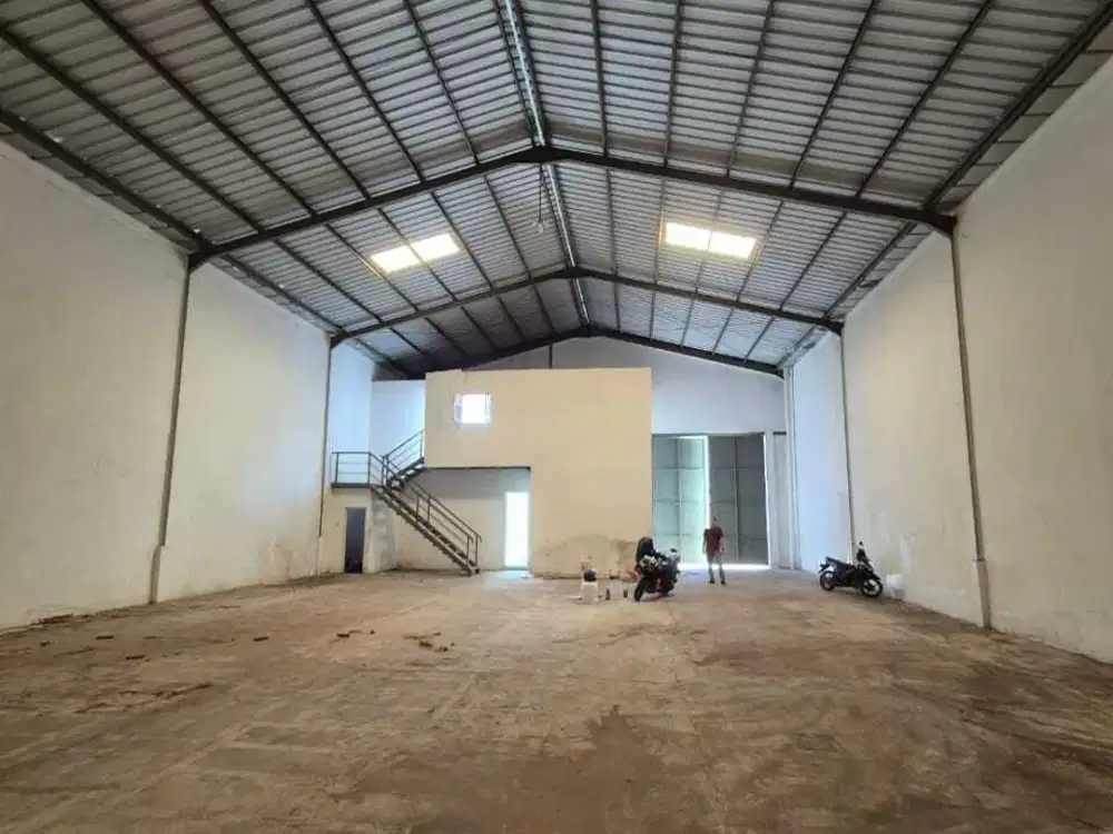 Sewa Gudang laksana business park 15x40 ada office posisi depan