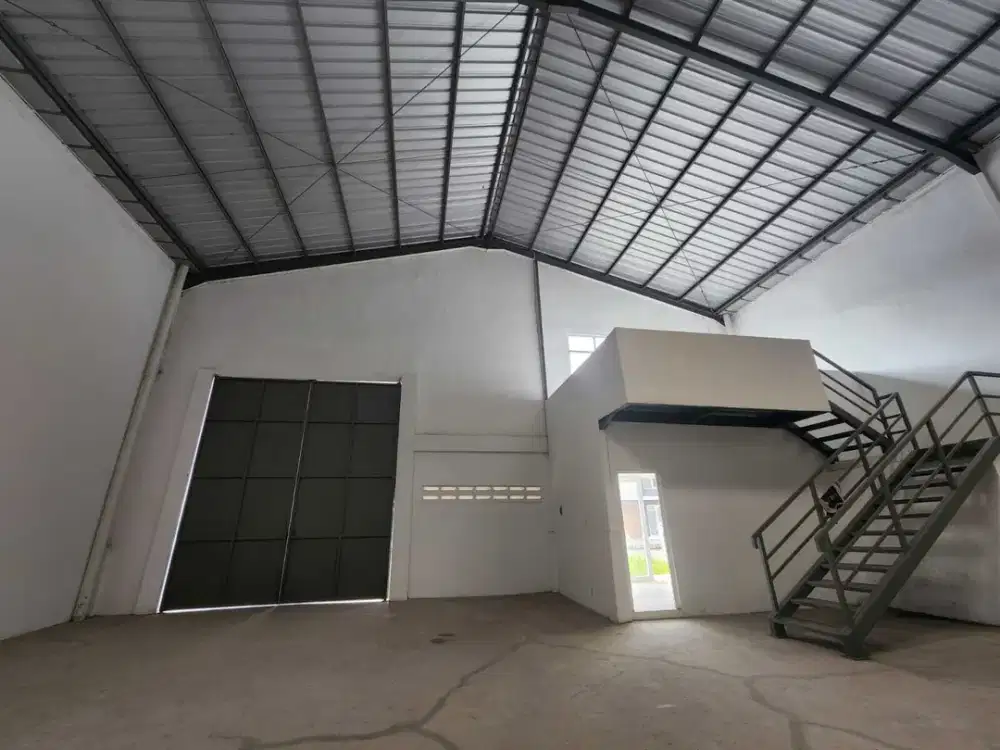 Disewakan Gudang Laksana Business Park luas 930m ready Murah