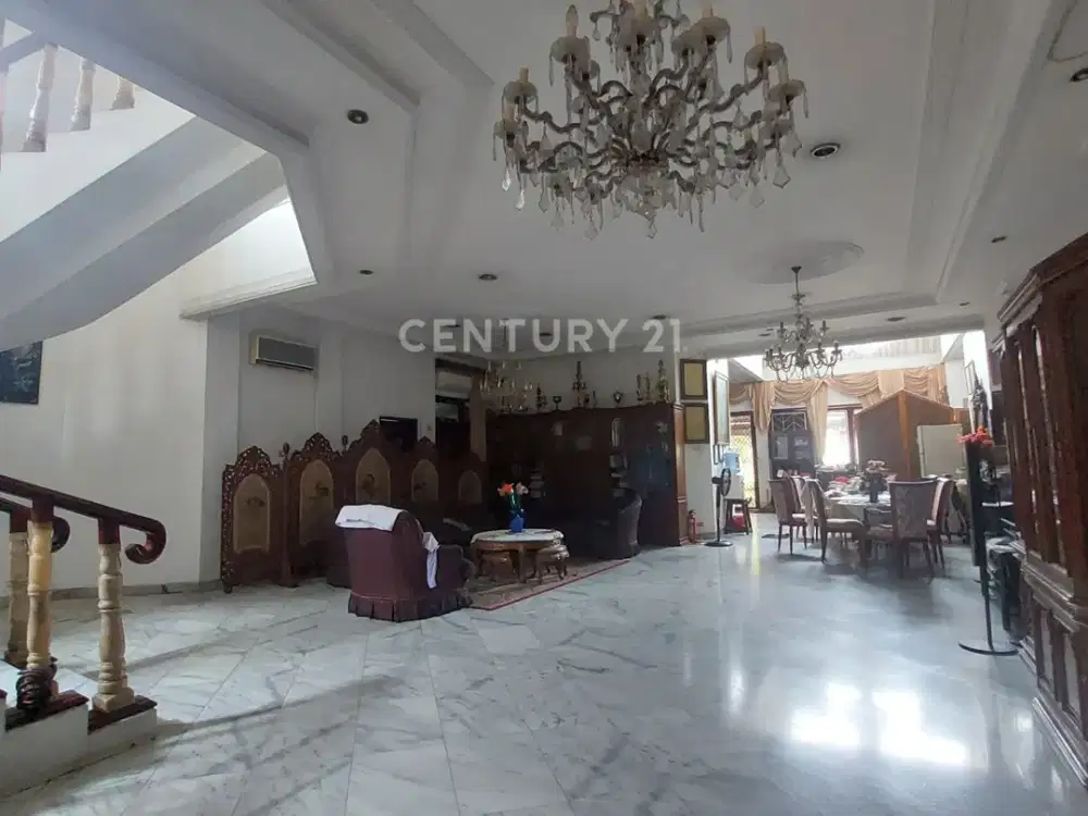 Rumah Mewah Dan Besar Dalam Komplek Di Cipinang S8371