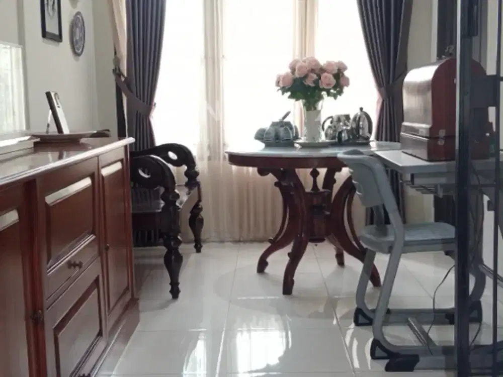 Rumah Posisi Hoek 2 Lantai Di Bambu Apus Jakarta Timur S8861