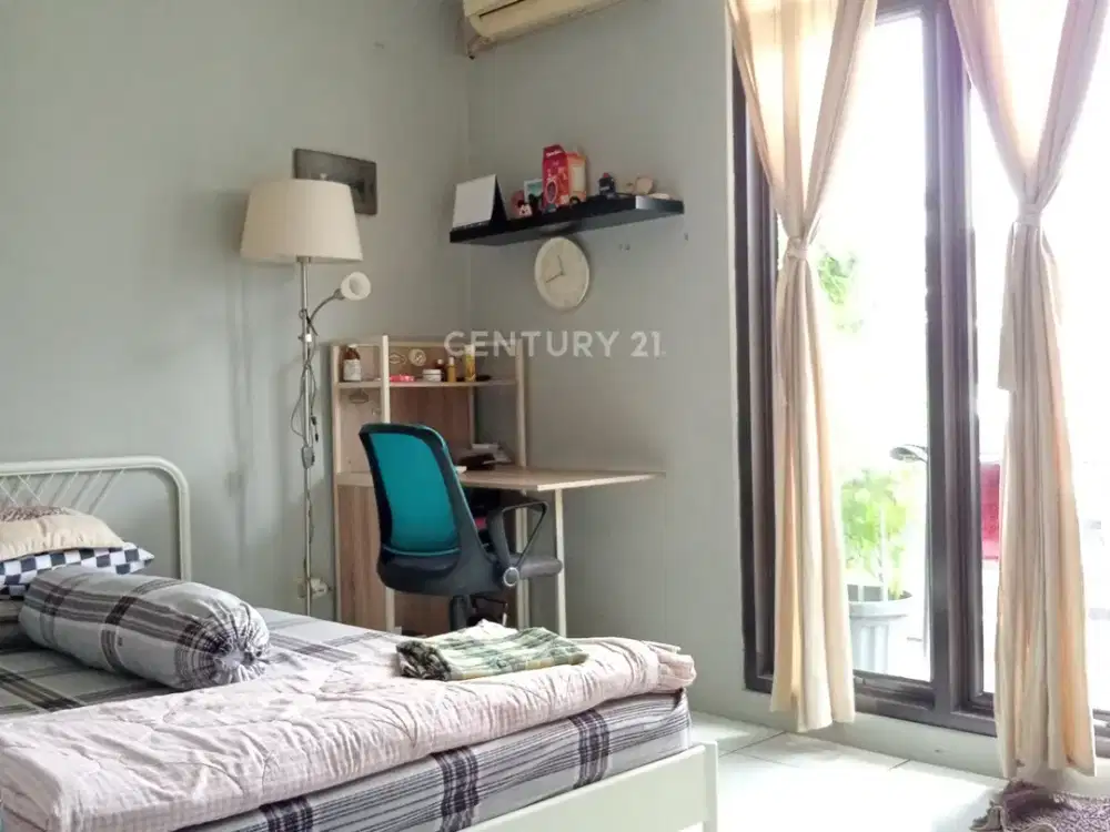 Rumah Tinggal 2 Lantai Dekat Mall Di Kayu Putih S8044