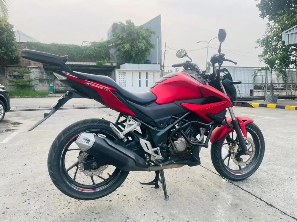 DIJUAL CEPAT HONDA CB150R !