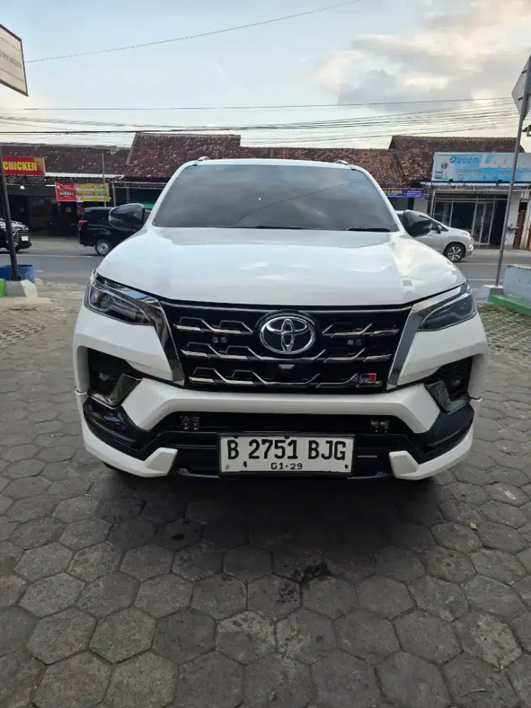 Fortuner gr 2.8 tahun 2024