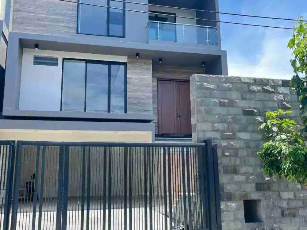 Rumah Babatan Pratama Wiyung, dekat exit TOL, Pakuwon Mall, Citraland