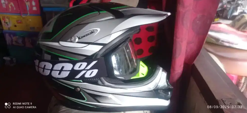 Helm klx ukuran L
