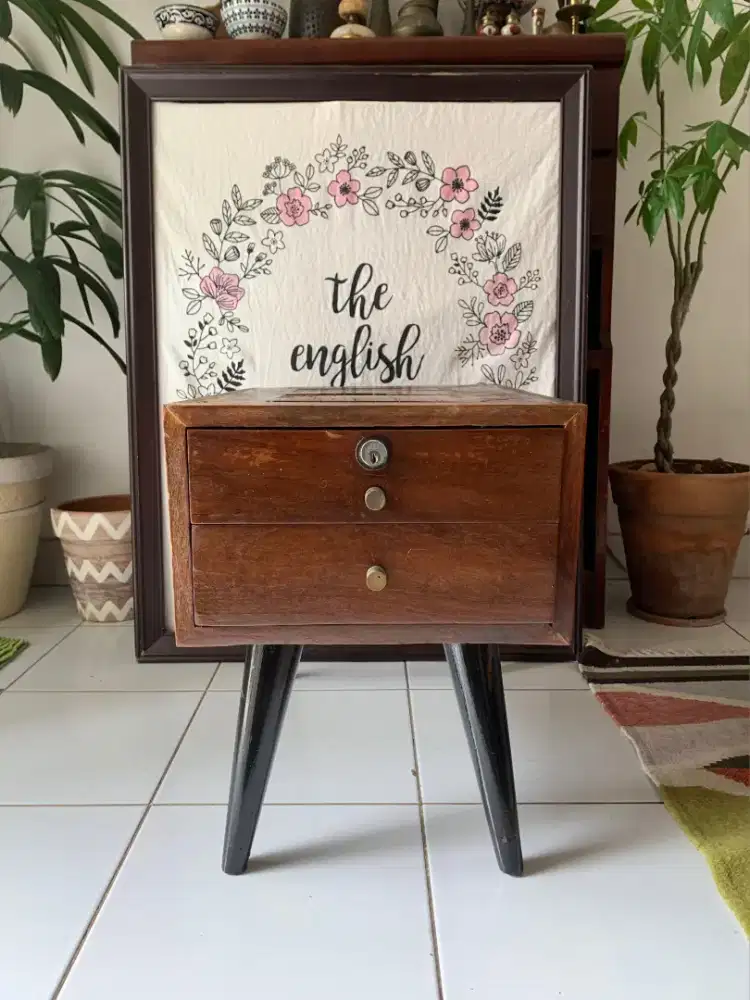 Nakas Jati kaki jengki vintage