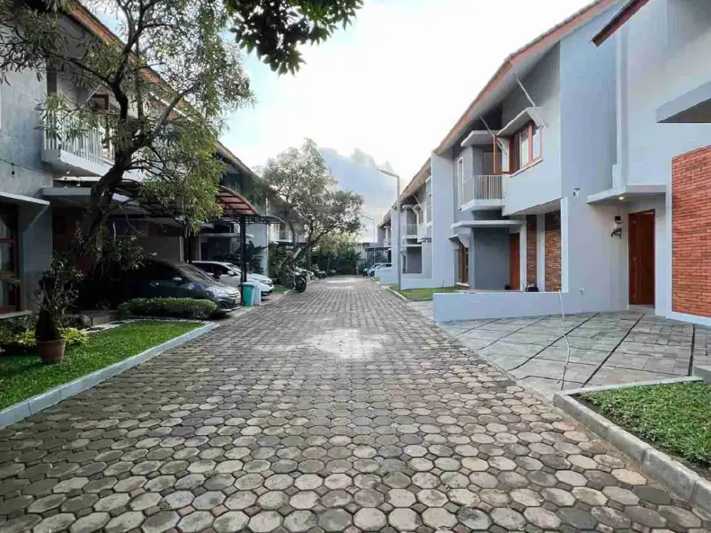jual rumah town house ada kolam renangnya Jagakarsa Jakarta Selatan