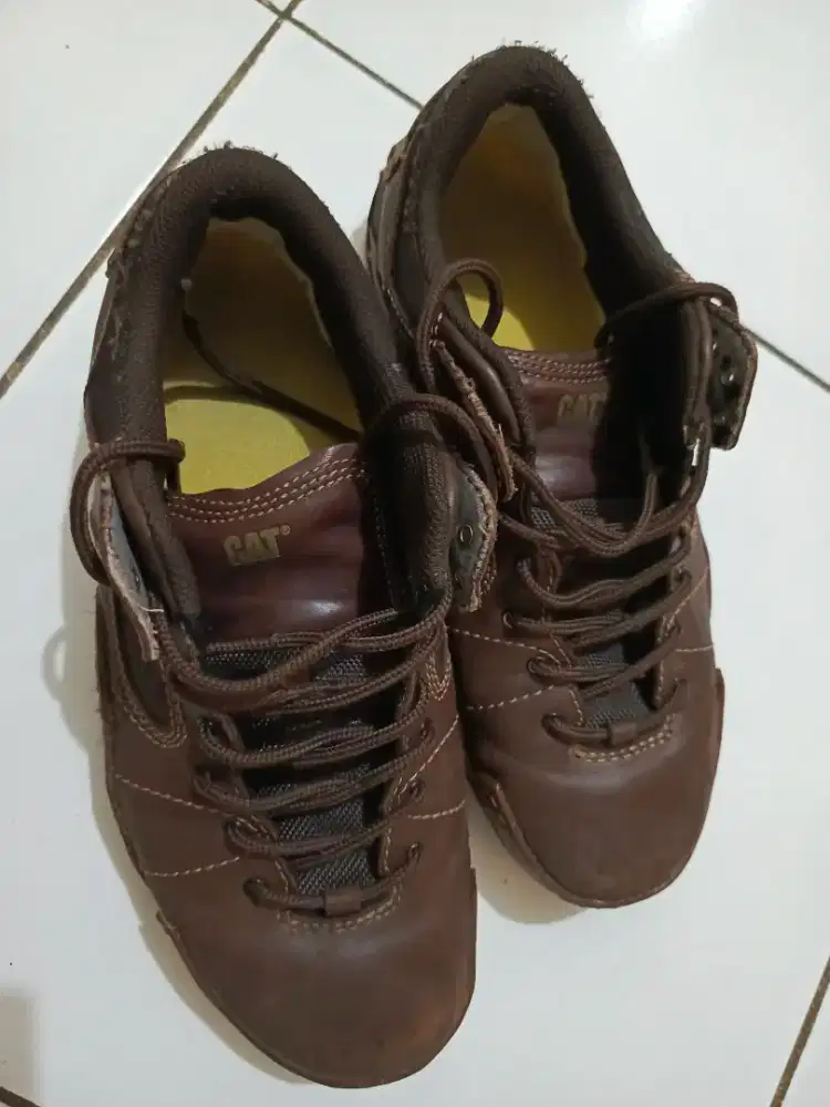 Sepatu CAT size 44 fit size 43