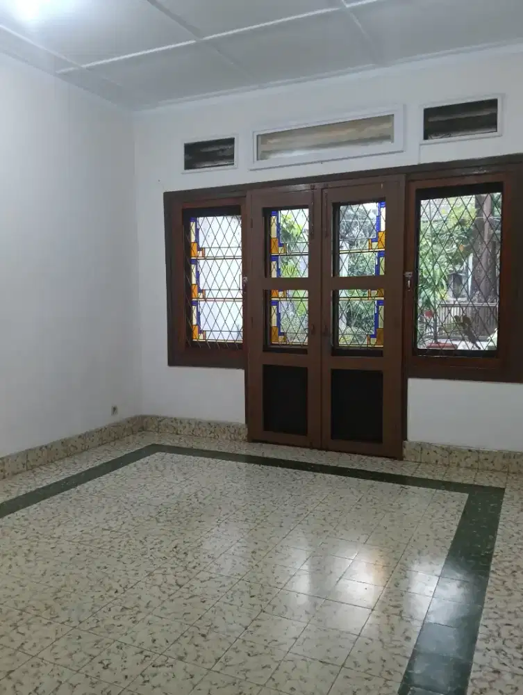 Di Jual Rumah besar Lokasi jln Riau sayap jln Anggrek