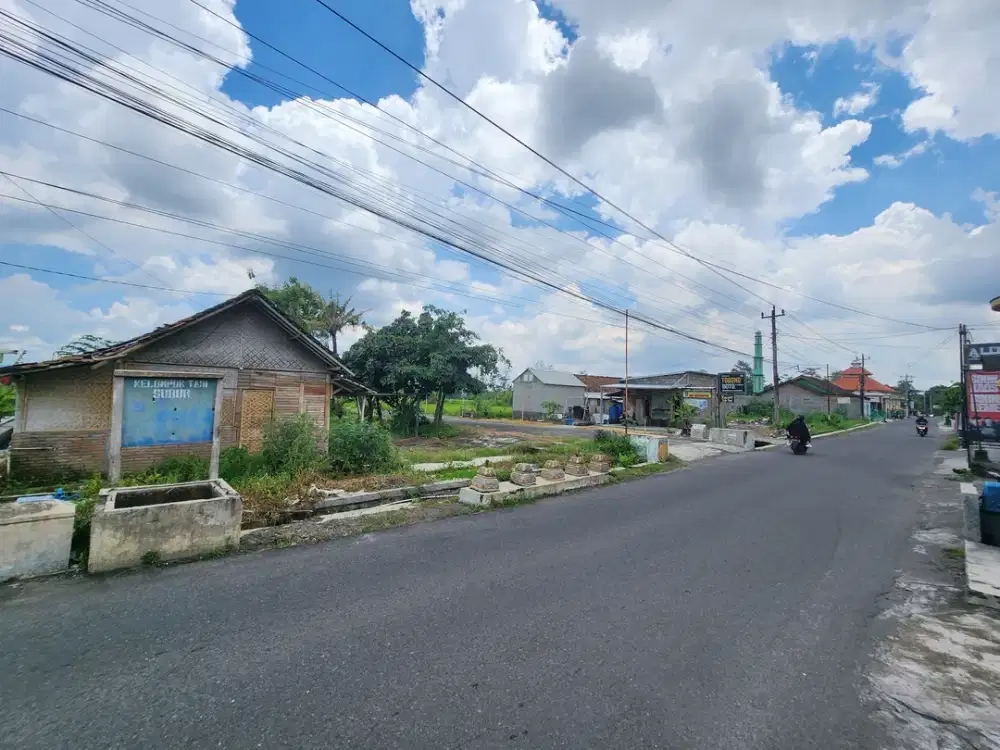 Pekarangan tepi aspal jl Sambiroto purwomartani, SHM P aman