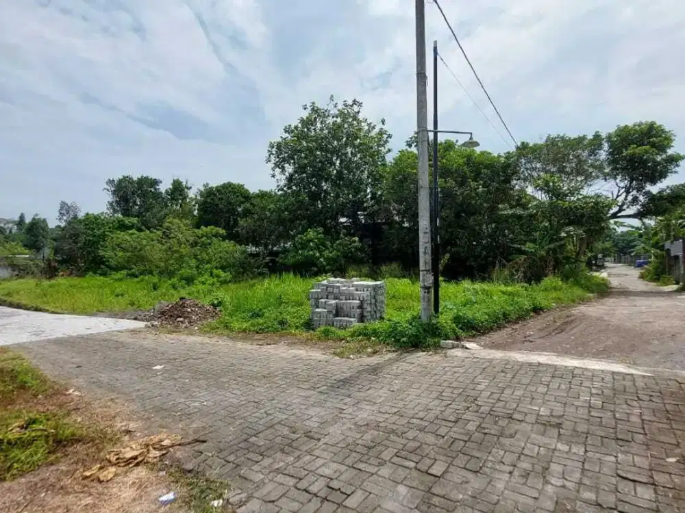 Tanah Siap AJB DEKAT UGM di Jalan Damai Kaliurang akses papasan