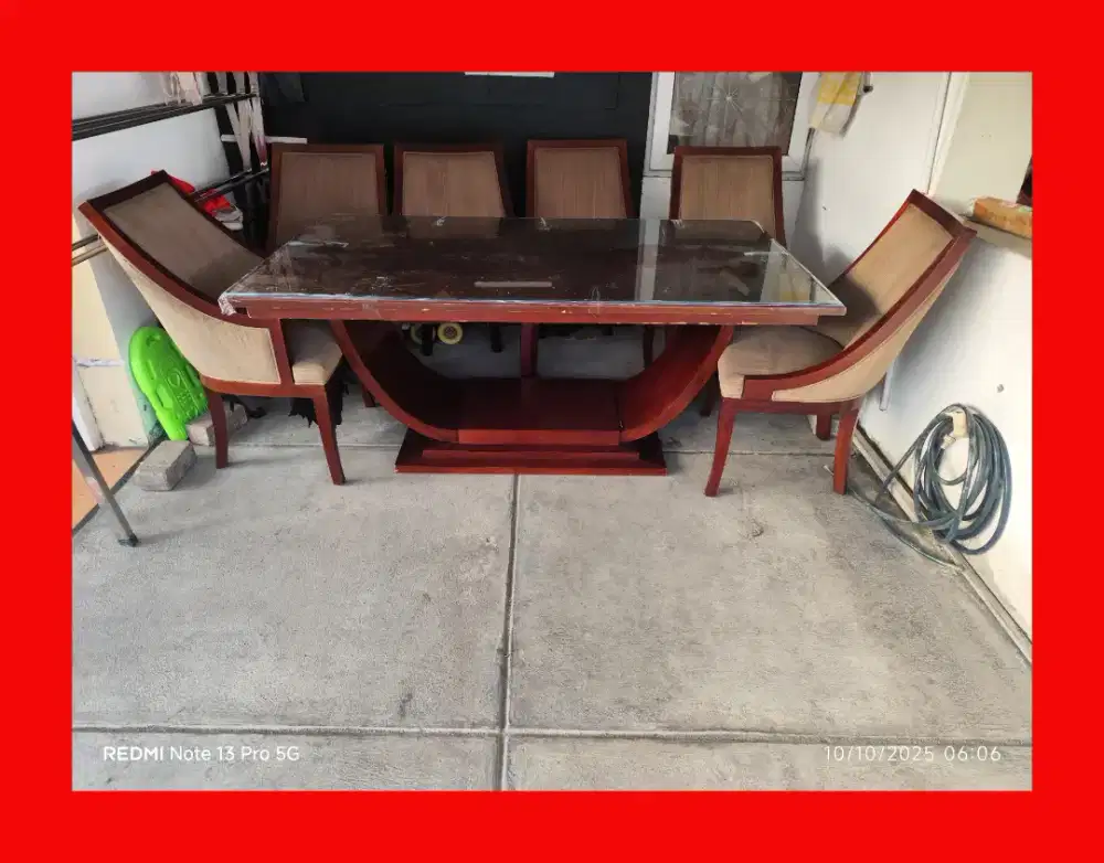 Meja makan kaca plus 6 kursi bahan kayu jati solid utuh jual cepat BU