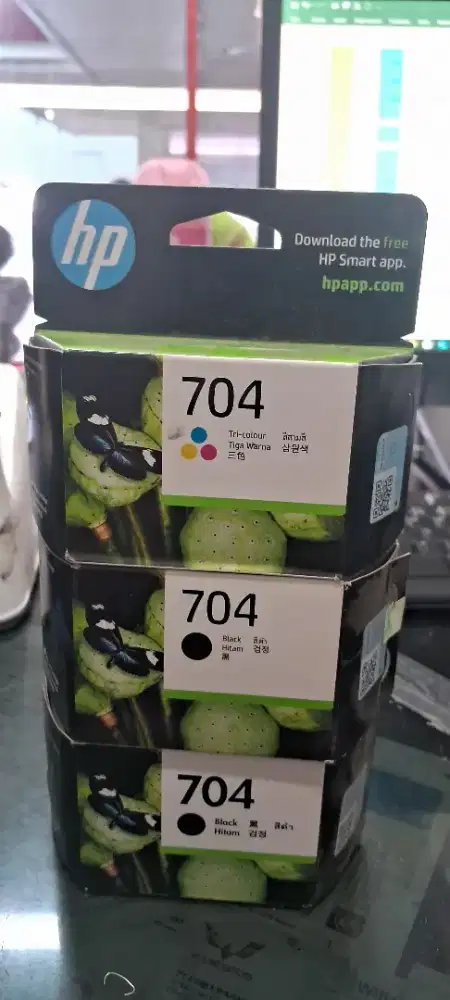 TINTA HP 704 black 2 buah dan tri colour 1 buah