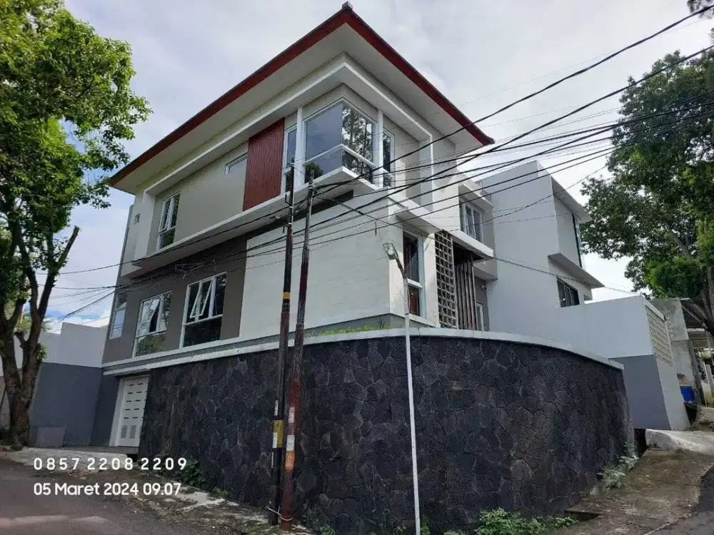 RUMAH CIGADUNG Cibeunying Strategis Dekat Tubagus Ismail Dago Bandung